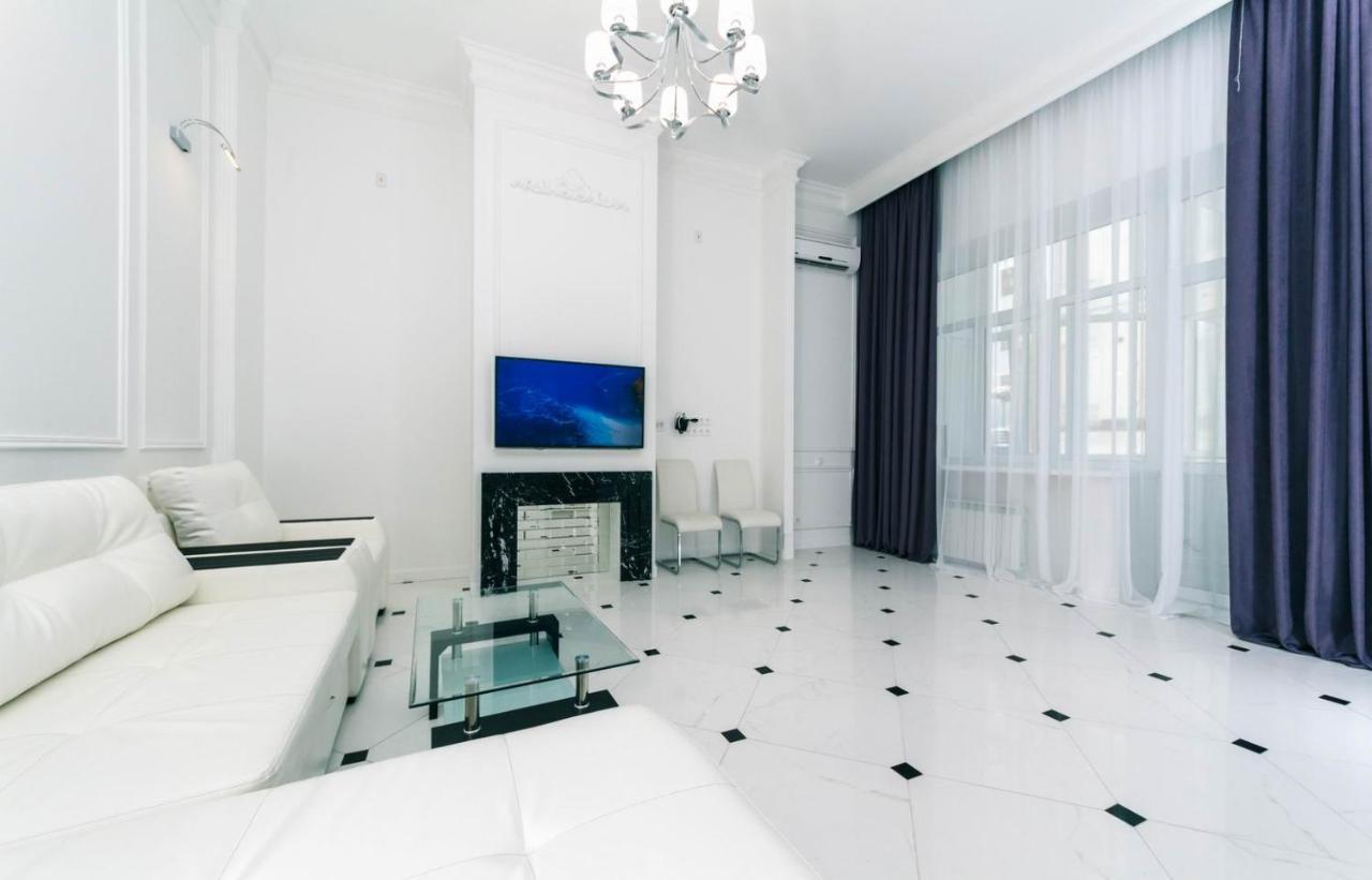 Vip Apartment Near Kreschatyk, 31А Pushkinska Street Kiev Dış mekan fotoğraf