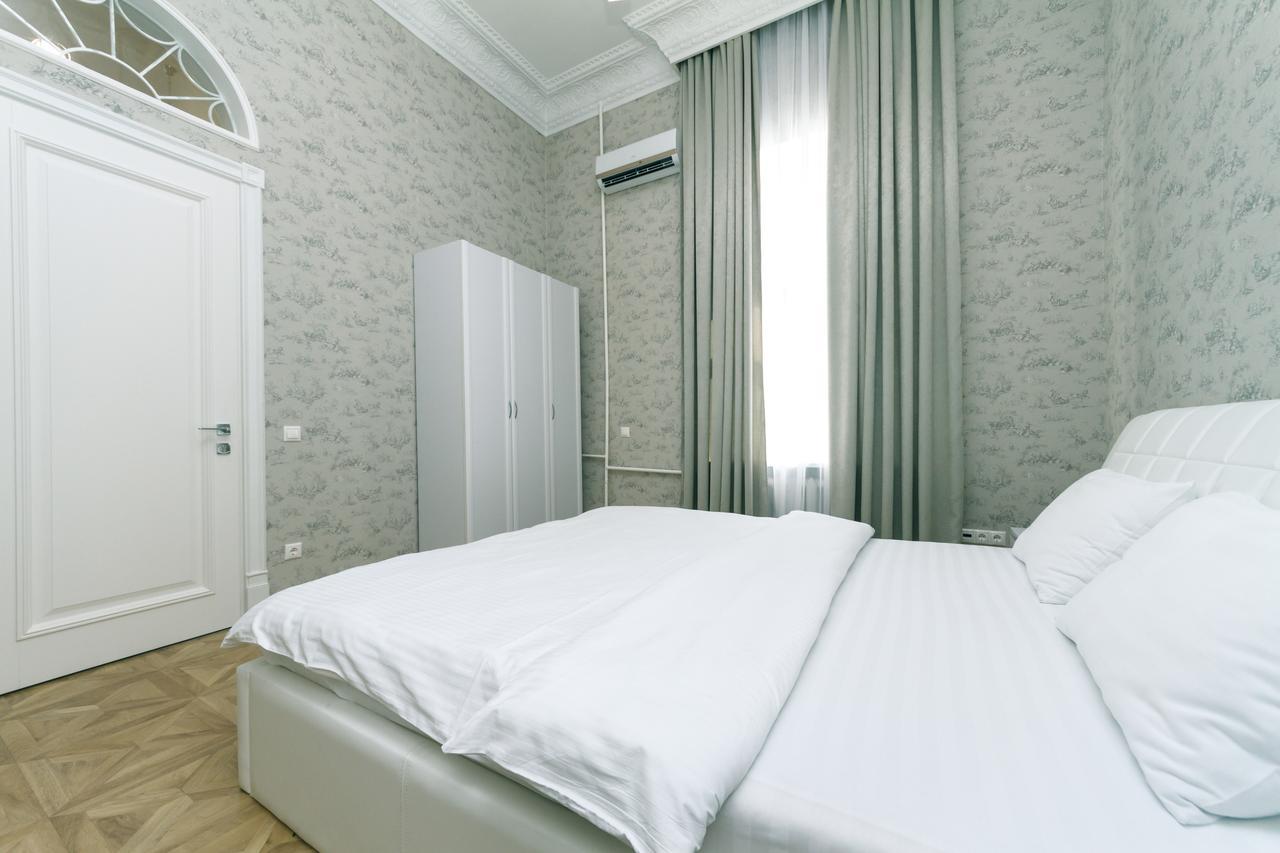 Vip Apartment Near Kreschatyk, 31А Pushkinska Street Kiev Dış mekan fotoğraf