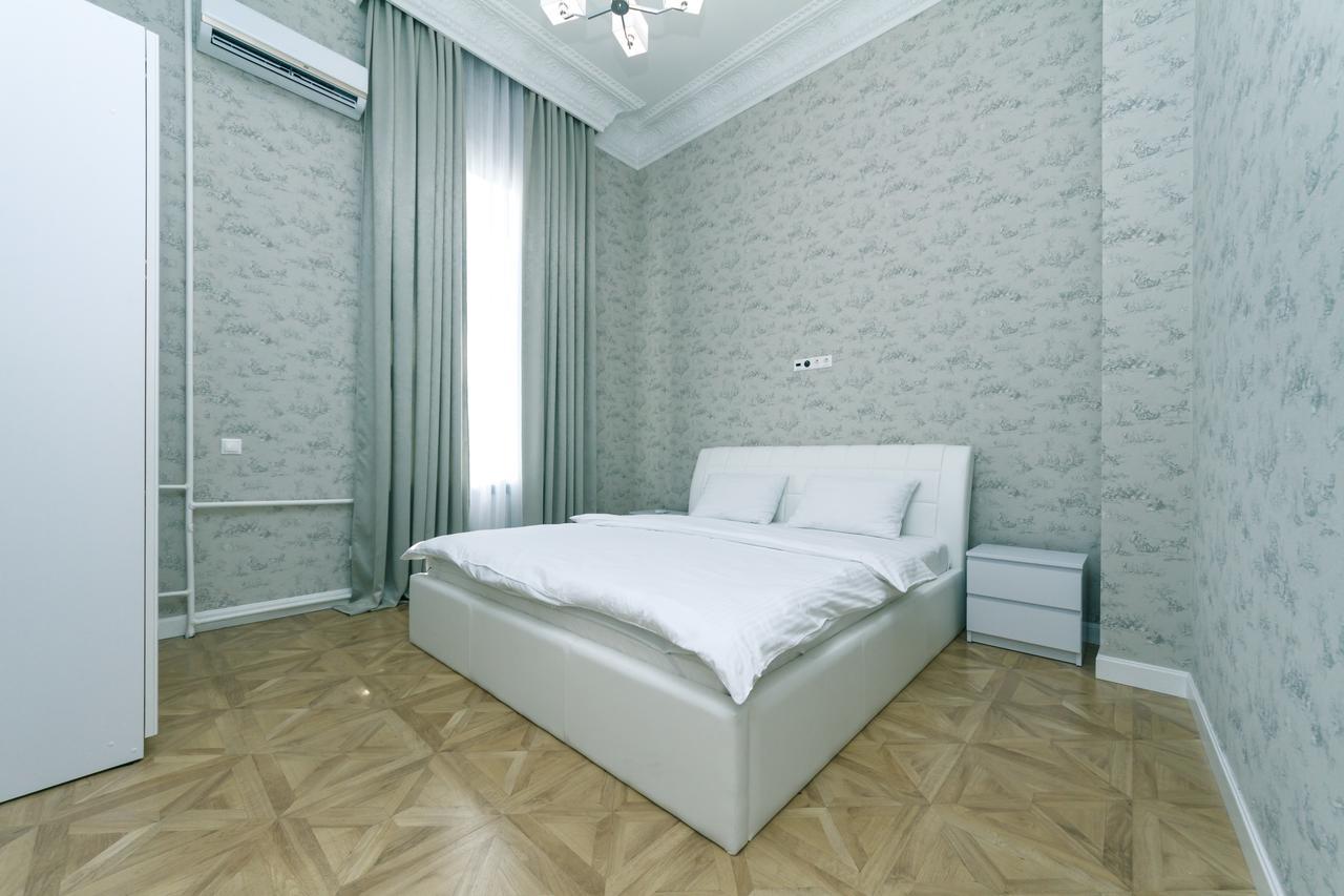 Vip Apartment Near Kreschatyk, 31А Pushkinska Street Kiev Dış mekan fotoğraf