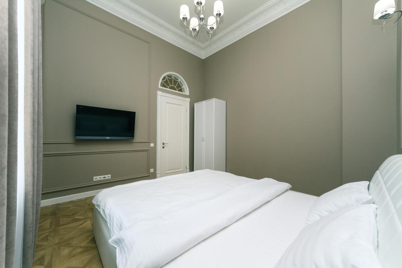 Vip Apartment Near Kreschatyk, 31А Pushkinska Street Kiev Dış mekan fotoğraf