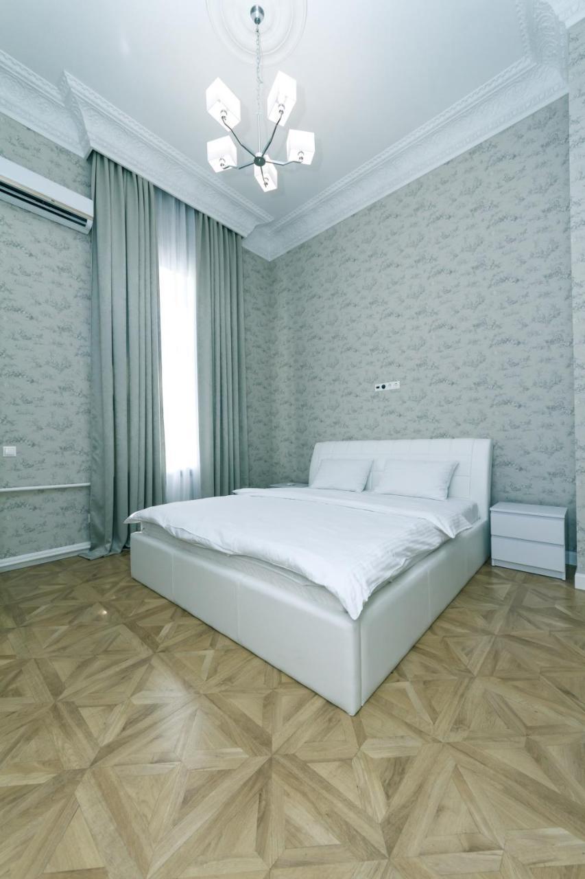 Vip Apartment Near Kreschatyk, 31А Pushkinska Street Kiev Dış mekan fotoğraf