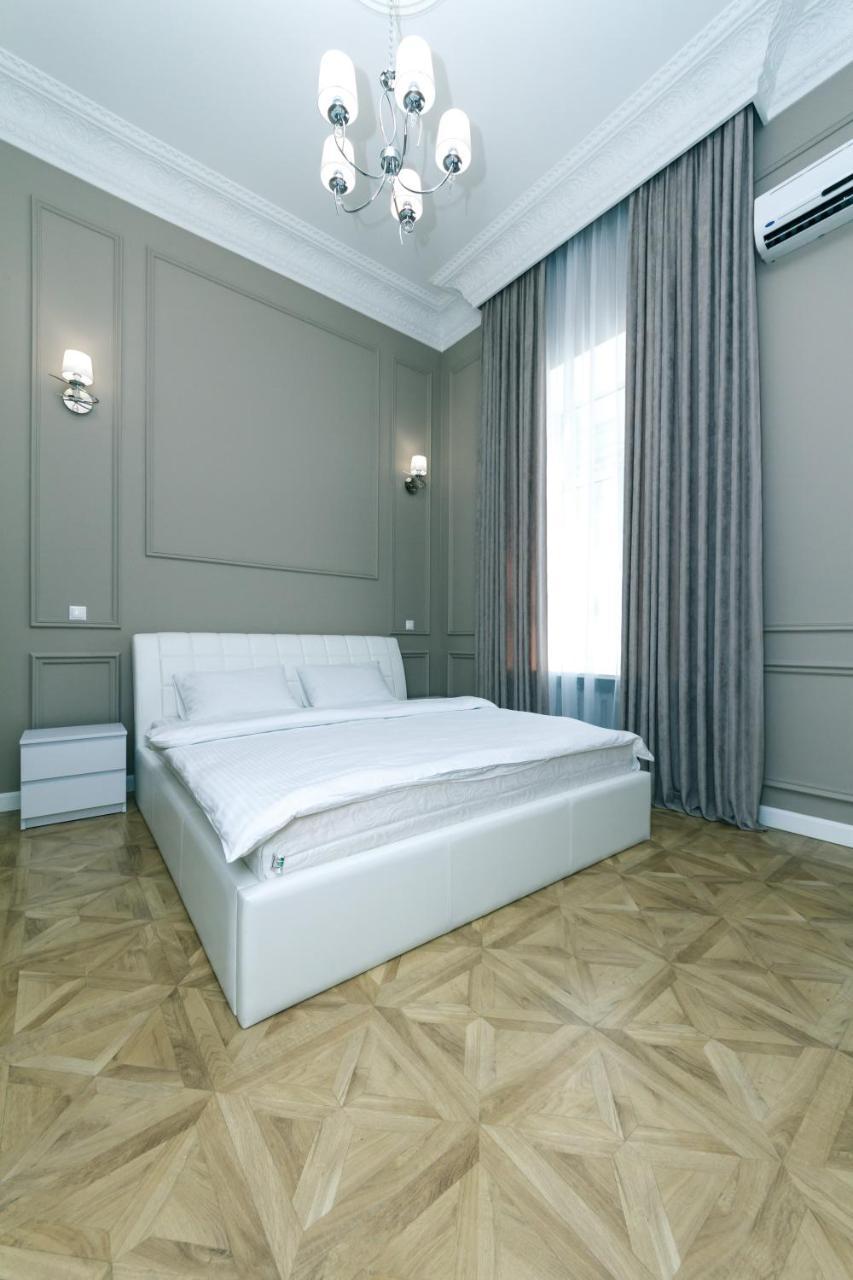 Vip Apartment Near Kreschatyk, 31А Pushkinska Street Kiev Dış mekan fotoğraf