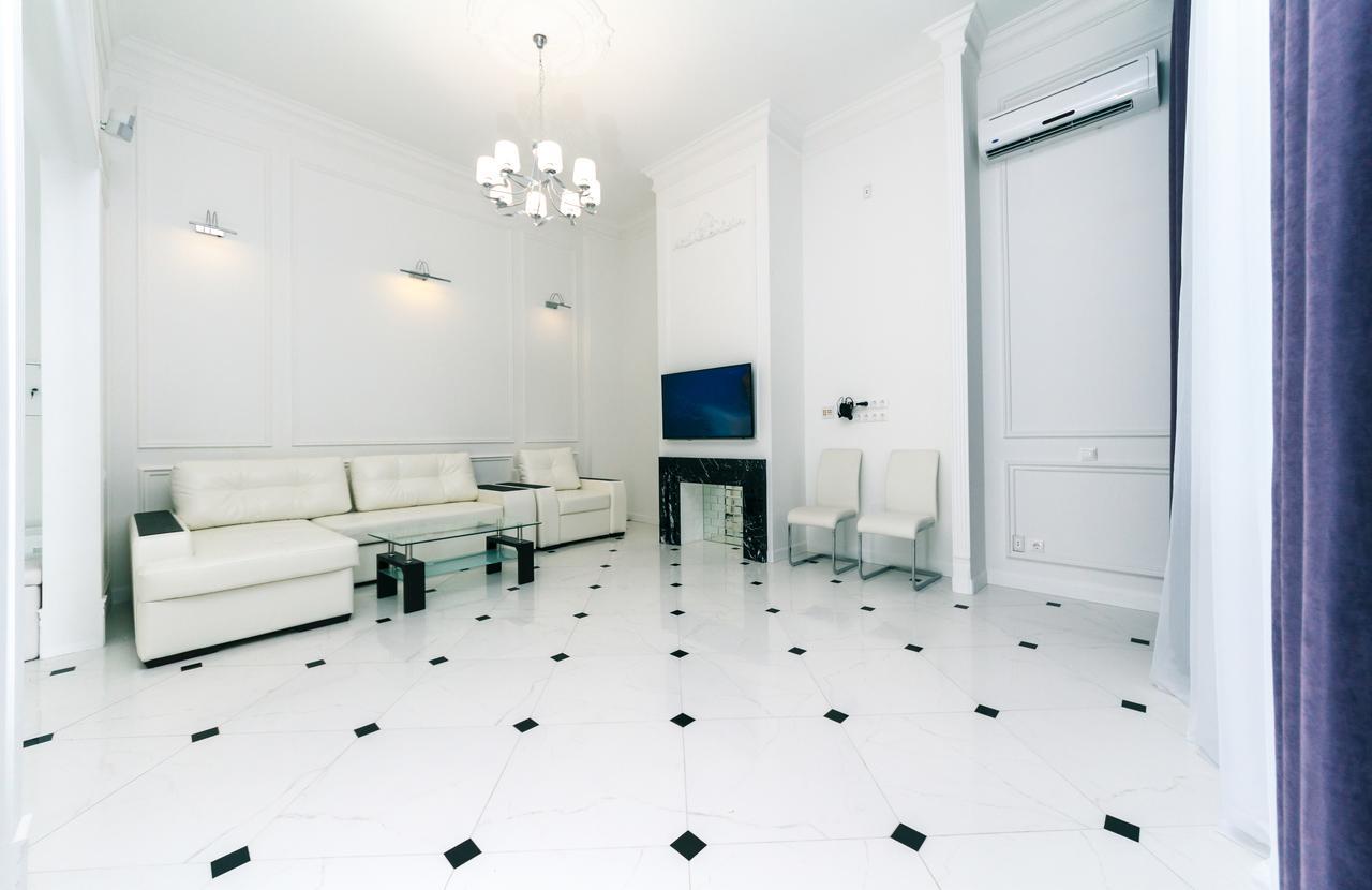 Vip Apartment Near Kreschatyk, 31А Pushkinska Street Kiev Dış mekan fotoğraf